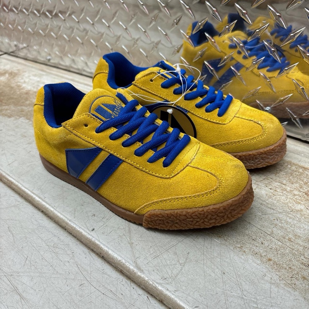 BNIB Last pair of Dunnit Suede Yellow/Royal Blue, 8US Women